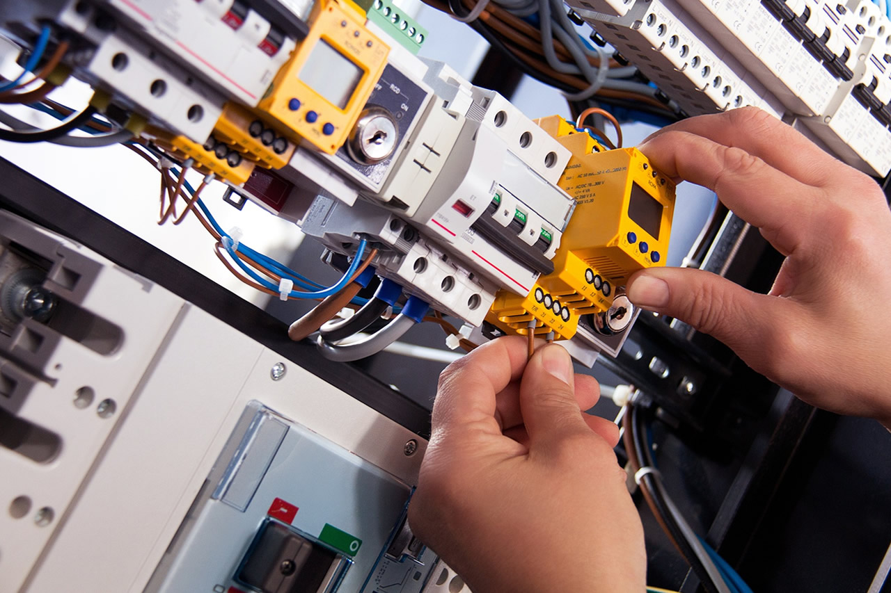 Chariot Fire and Security Systems provide a complete electrical installation service from full electrical installations to fuse broad upgrades and improvements to fault finding and electrical testing and rewiring.